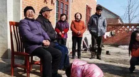 老祖宗留下的春節忌諱9個字給FB體育 FB體育平臺錢都不能說句句在理(圖2)