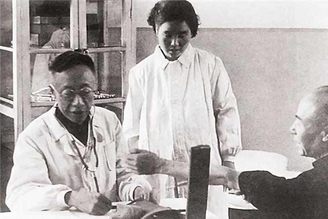 19FB體育 FB體育平臺62年的春節毛主席宴請溥儀席間詢問：大清的“傳國玉璽”(圖2)