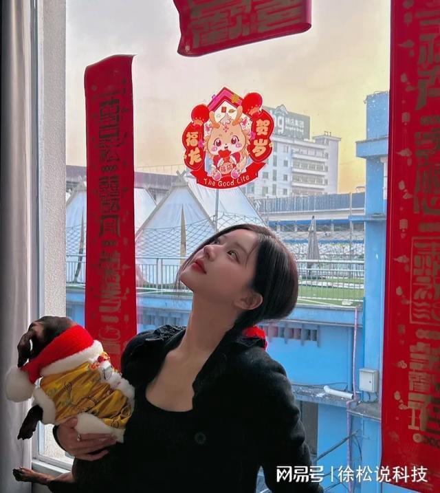 FB體育 FB體育平臺被趙露思和易夢玲驚艷住了! 一個明星一個網紅 誰的穿搭更得你心(圖2)