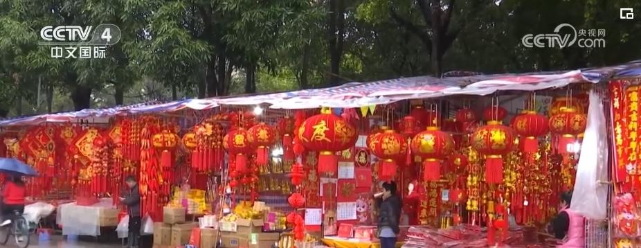 FB體育 FB體育平臺年貨市場“旺”起來 “年貨經(jīng)濟(jì)”呈現(xiàn)新亮點(diǎn)、新趨勢(圖3)