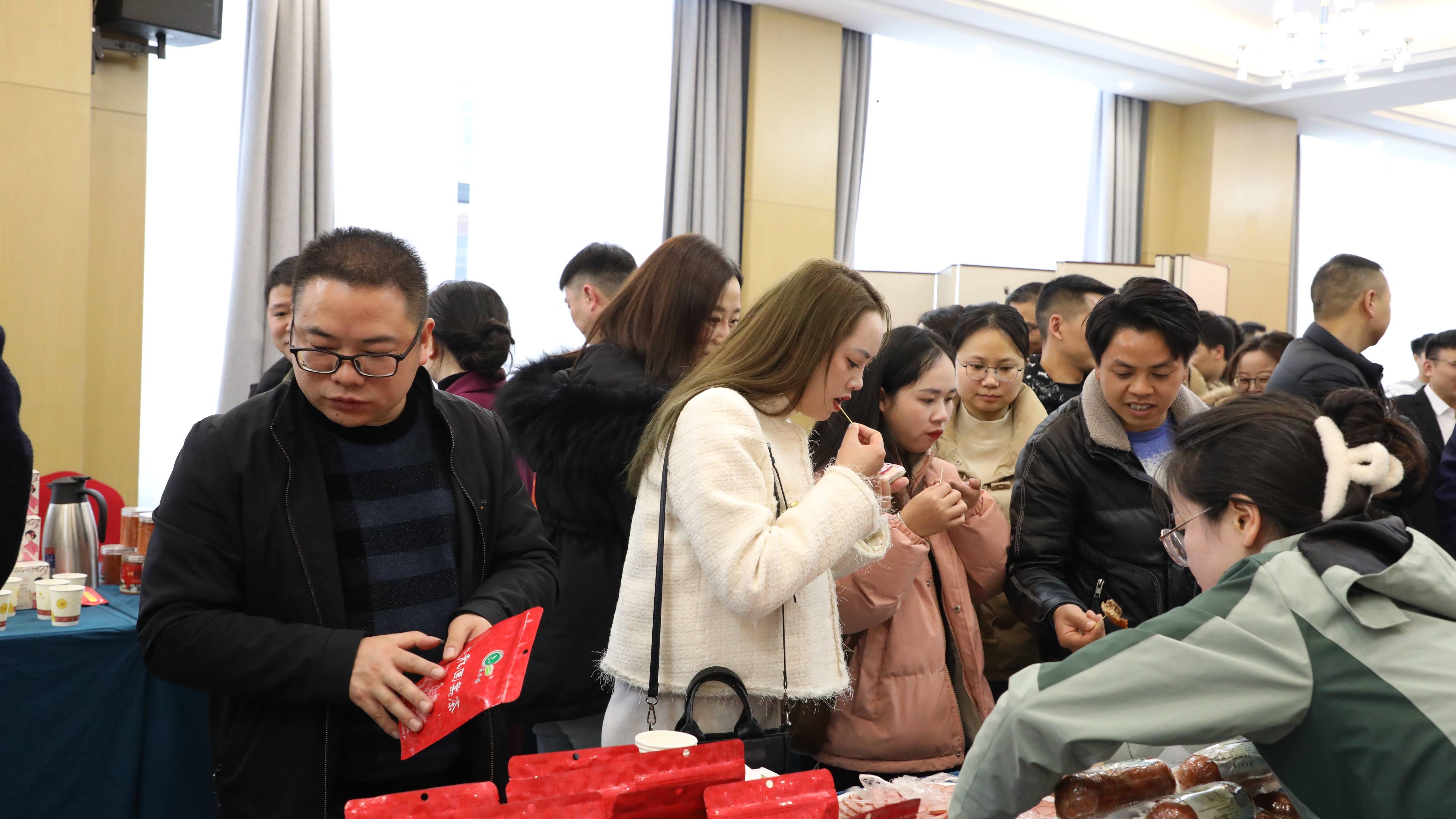【“年味”來了】年貨買些啥FB體育 FB體育平臺(tái)？鎮(zhèn)寧年貨大禮包拎回家！(圖4)