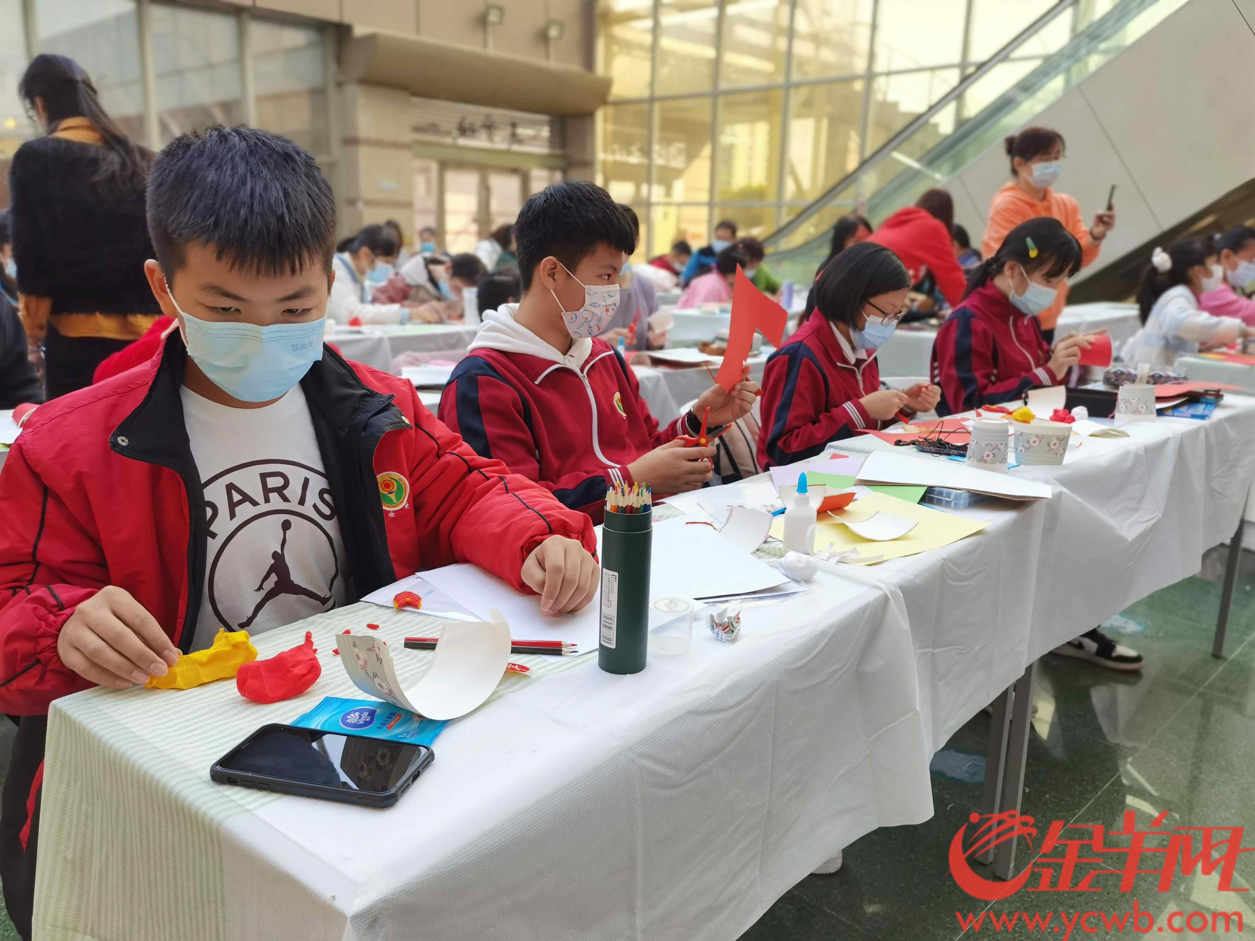 百旺迎FB體育 FB體育平臺春！手抄報大賽學做年味立體賀年貼畫(圖2)