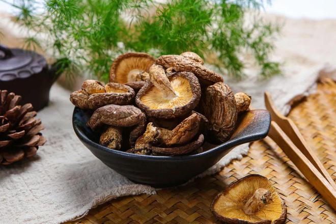 FB體育 FB體育平臺年貨禮盒里常見的它被列入“人類最佳飲食結(jié)構(gòu)”還能抗衰抑癌？(圖2)