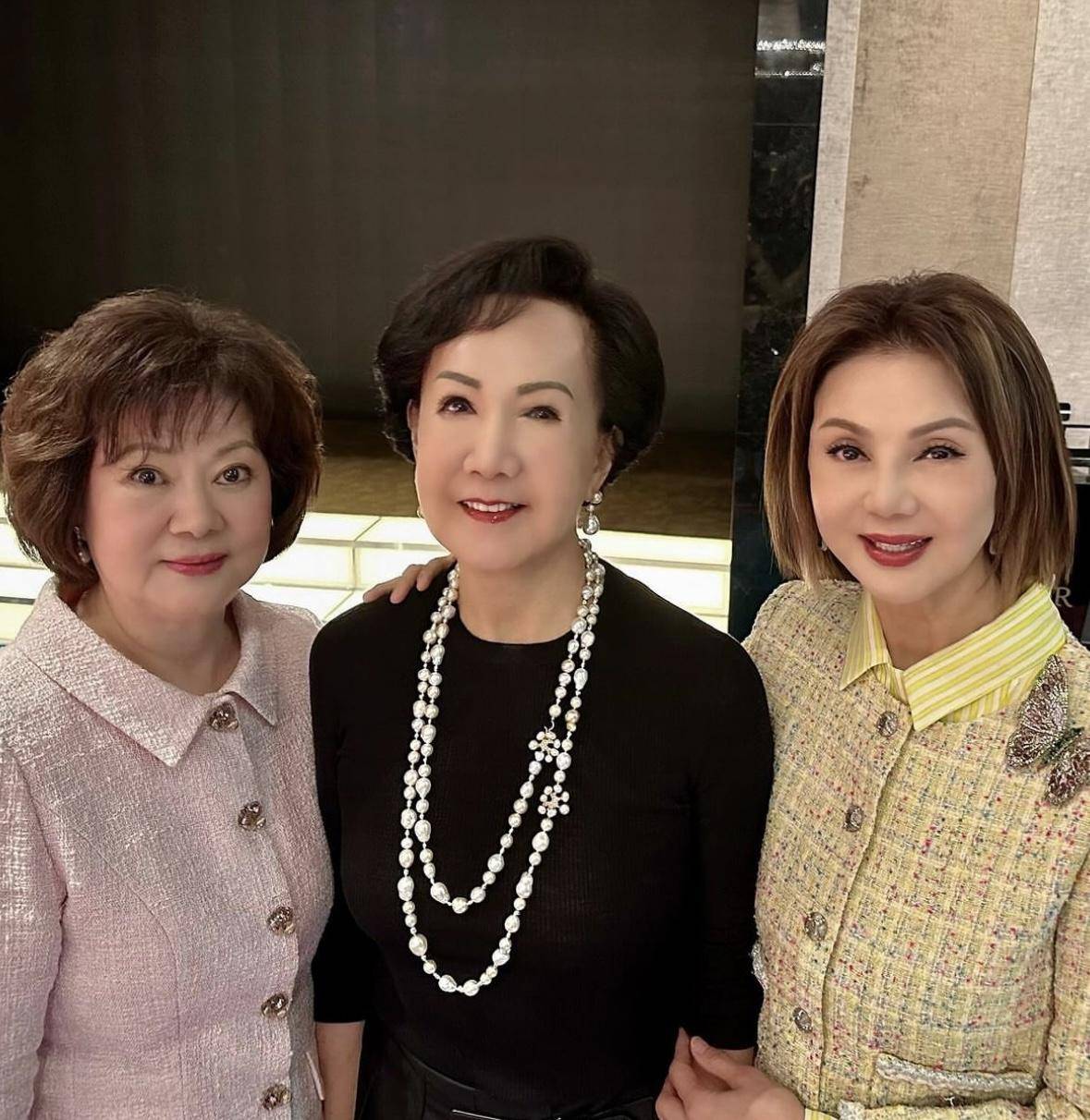 連方瑀舉辦80歲壽宴打扮低調(diào)不失貴氣仍溫婉端莊已有十個孫兒FB體育 FB體育平臺(圖2)