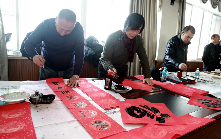 FB體育 FB體育平臺備好備足“精神年貨““文化禮包” 各地出新招(圖4)
