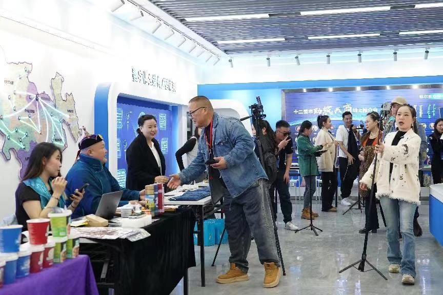伊FB體育 FB體育平臺金霍洛旗：讓新電商經濟成為發展新引擎(圖1)