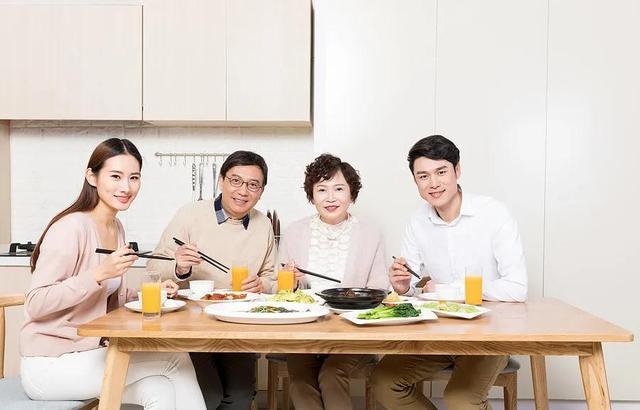正月初八我一家6人離開老家時弟媳讓我交春節(jié)和之FB體育 FB體育平臺前費用12000元(圖2)