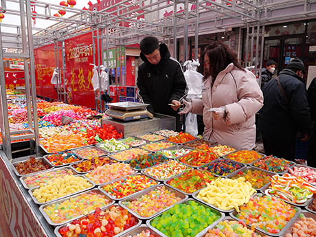 開魯縣：紅紅火火年貨FB體育 FB體育平臺節 熱熱鬧鬧迎新春(圖2)