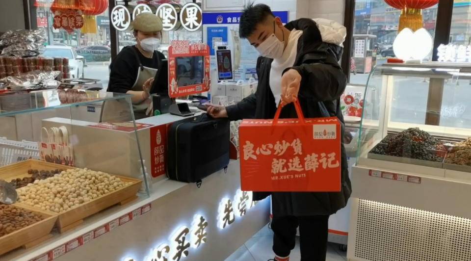 健康年貨新選擇 堅果禮盒熱賣引領春節(jié)消費新趨勢FB體育 FB體育平臺(圖2)