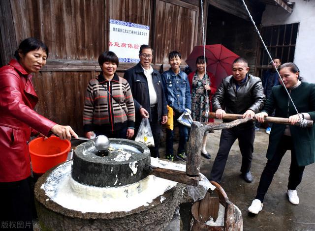 FB體育 FB體育平臺新年將至傳統美食習俗不能忘備好傳統年貨幸福美滿過春節(圖4)