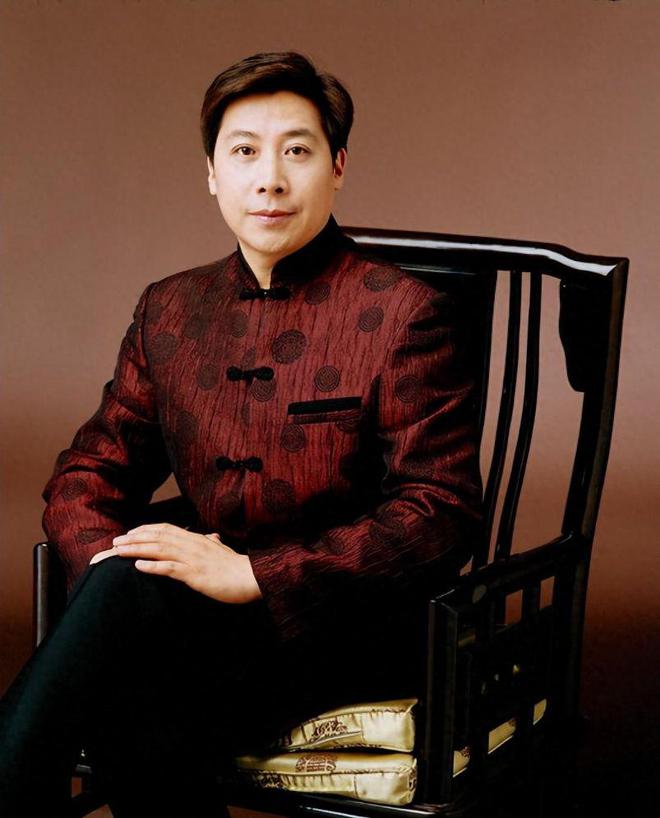 FB體育 FB體育平臺魏金棟：多次上春晚被譽為“新春第一唱”娶圈外妻子恩愛幸福(圖2)