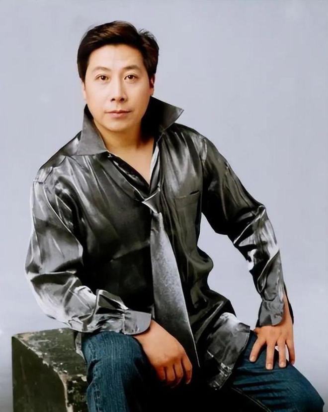 FB體育 FB體育平臺魏金棟：多次上春晚被譽為“新春第一唱”娶圈外妻子恩愛幸福(圖4)