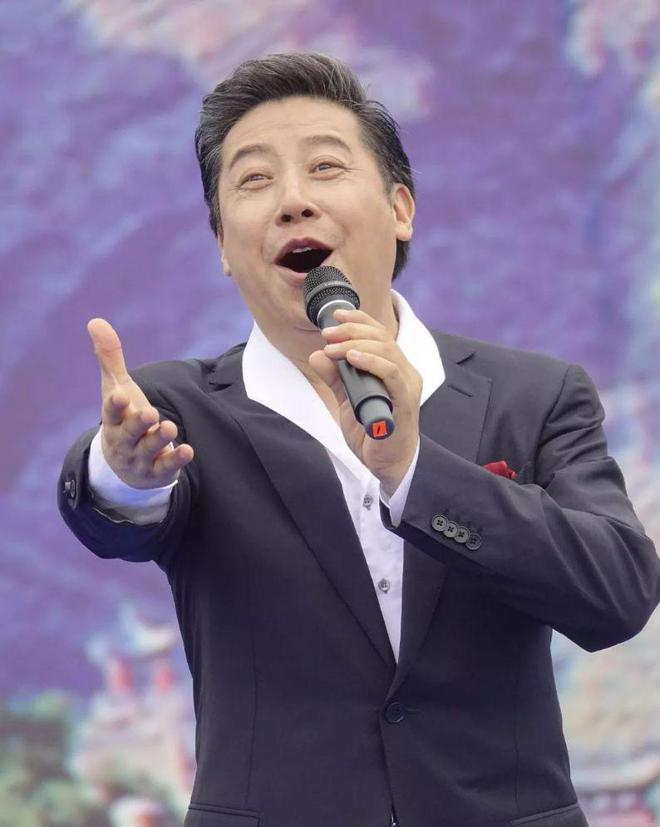 FB體育 FB體育平臺魏金棟：多次上春晚被譽為“新春第一唱”娶圈外妻子恩愛幸福(圖19)
