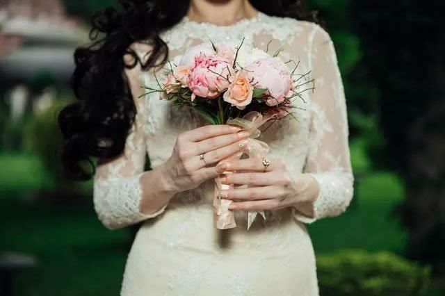 FB體育 FB體育平臺(tái)回婆家過(guò)年7天婆婆用1萬(wàn)2的年貨100塊的大蝦毀了我8年婚姻(圖5)