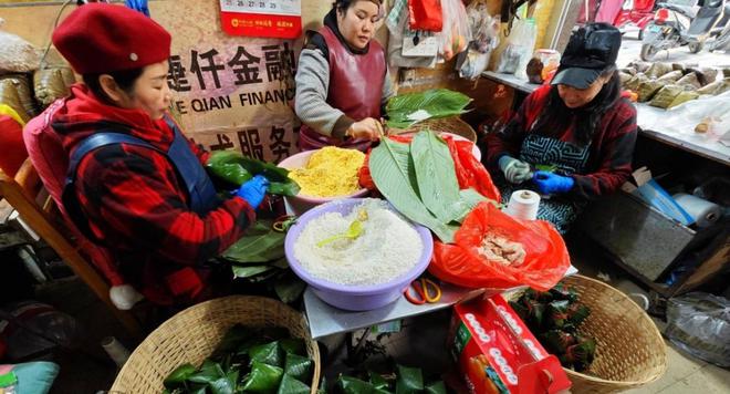 快過年了來看看南寧人最愛的“年貨三寶”是啥？FB體育 FB體育平臺(圖1)