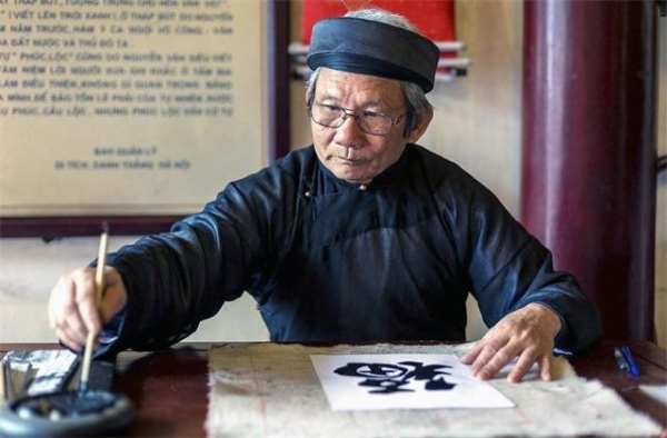 FB體育 FB體育平臺越南后悔不已放棄了使用1800年的漢字現在要面對什么后果？(圖1)