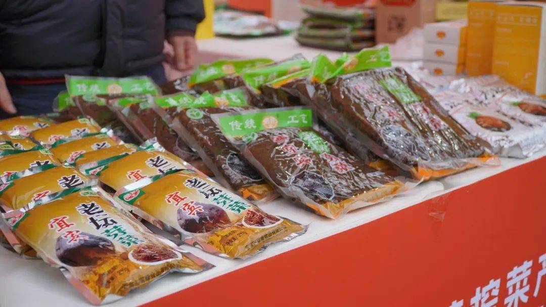FB體育 FB體育平臺趕大集囤年貨！川渝好貨集體亮相2024涪陵迎春年貨節(圖2)