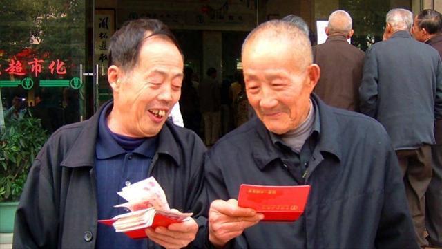 那年除夕媽媽給一流浪男孩一盤餃子從那以后每年春節(jié)他都來我家FB體育 FB體育平臺(圖5)