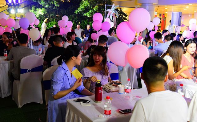 那年除夕媽媽給一流浪男孩一盤餃子從那以后每年春節(jié)他都來我家FB體育 FB體育平臺(圖12)