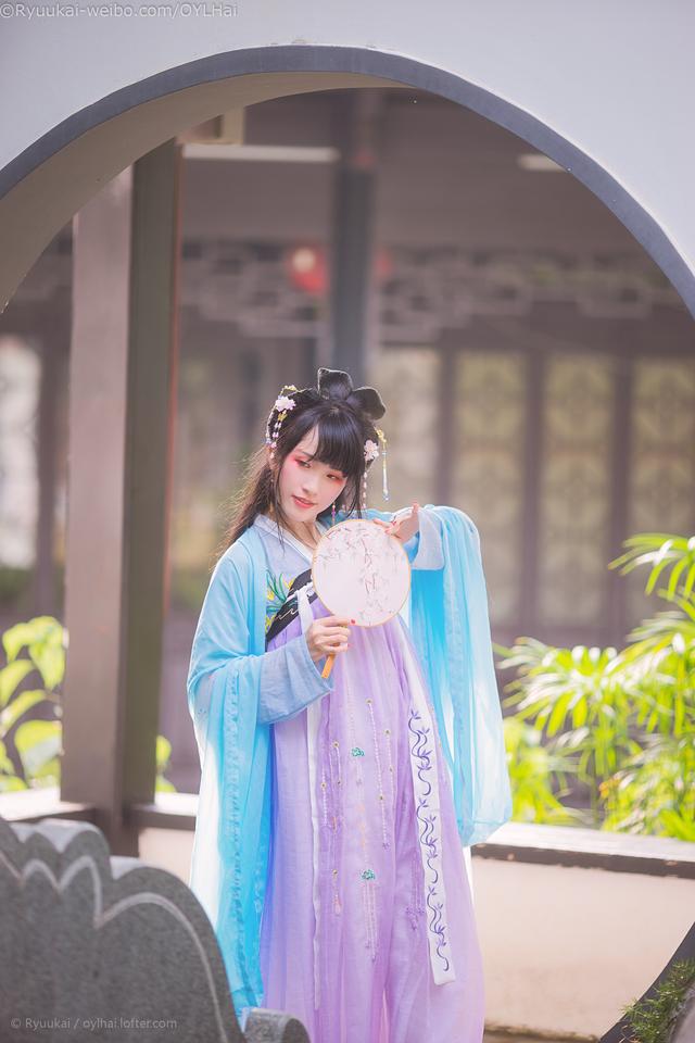 FB體育 FB體育平臺快春節(jié)了我給鄰居送羽絨服看了一眼她家的垃圾桶又拎了回來(圖8)