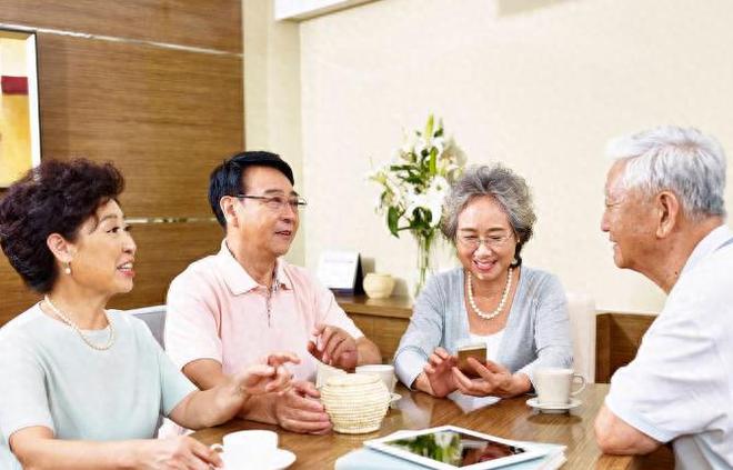 FB體育 FB體育平臺“過年多買些年貨不回就給5萬”聽完母親的安排我退出家庭群(圖2)
