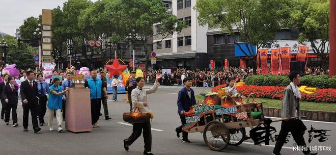 景寧畬族自治縣“三月三”活動(dòng)盛大舉行 沉浸FB體育 FB體育平臺(tái)式民俗展演場(chǎng)面壯觀(圖4)