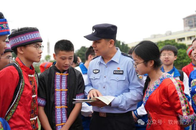 FB體育 FB體育平臺(tái)欽州市公安局南珠派出所： “民俗+禁毒反詐” 唱響春暖花開三月三(圖1)