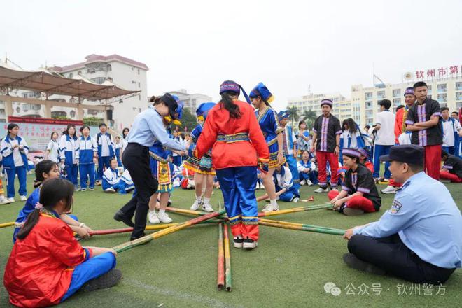 FB體育 FB體育平臺(tái)欽州市公安局南珠派出所： “民俗+禁毒反詐” 唱響春暖花開三月三(圖4)