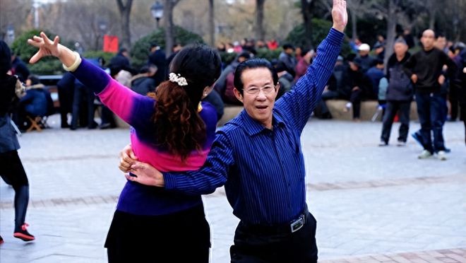 FB體育 FB體育平臺婆婆住院三個兒媳婦只來一個出院后兒媳：咱倆兩清了！(圖2)
