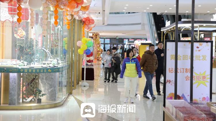 FB體育 FB體育平臺生活總該迎著光亮 ⑤買年貨買的不止是生活還是期待_大眾網(圖4)