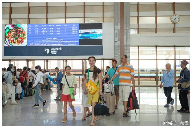 老撾FB體育 FB體育平臺新年客運忙(圖1)