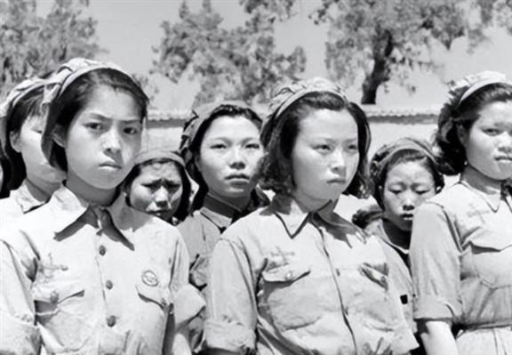 FB體育 FB體育平臺1950年周總理向夫人敬酒20年前那件事太對不起你了(圖9)