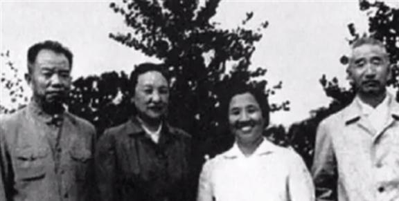 FB體育 FB體育平臺1950年周總理向夫人敬酒20年前那件事太對不起你了(圖17)