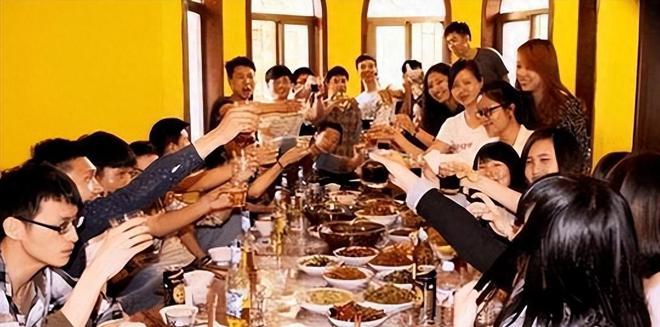退休后才會發(fā)現(xiàn)：多子女家庭的老人比獨(dú)生子女家庭的老人更幸福FB體育 FB體育平臺(圖6)