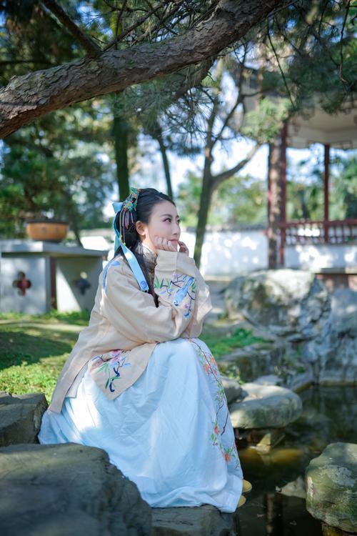 FB體育 FB體育平臺快過年了我讓失業的老公去物流公司當搬運工只為掙點錢買年貨(圖13)