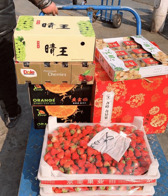 FB體育 FB體育平臺網(wǎng)友們曬春節(jié)年貨福利差距這么大感嘆：老板一個比一個實在(圖6)